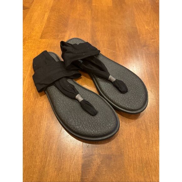 Woman’s Sanuk sandals size 11 - Picture 1 of 5